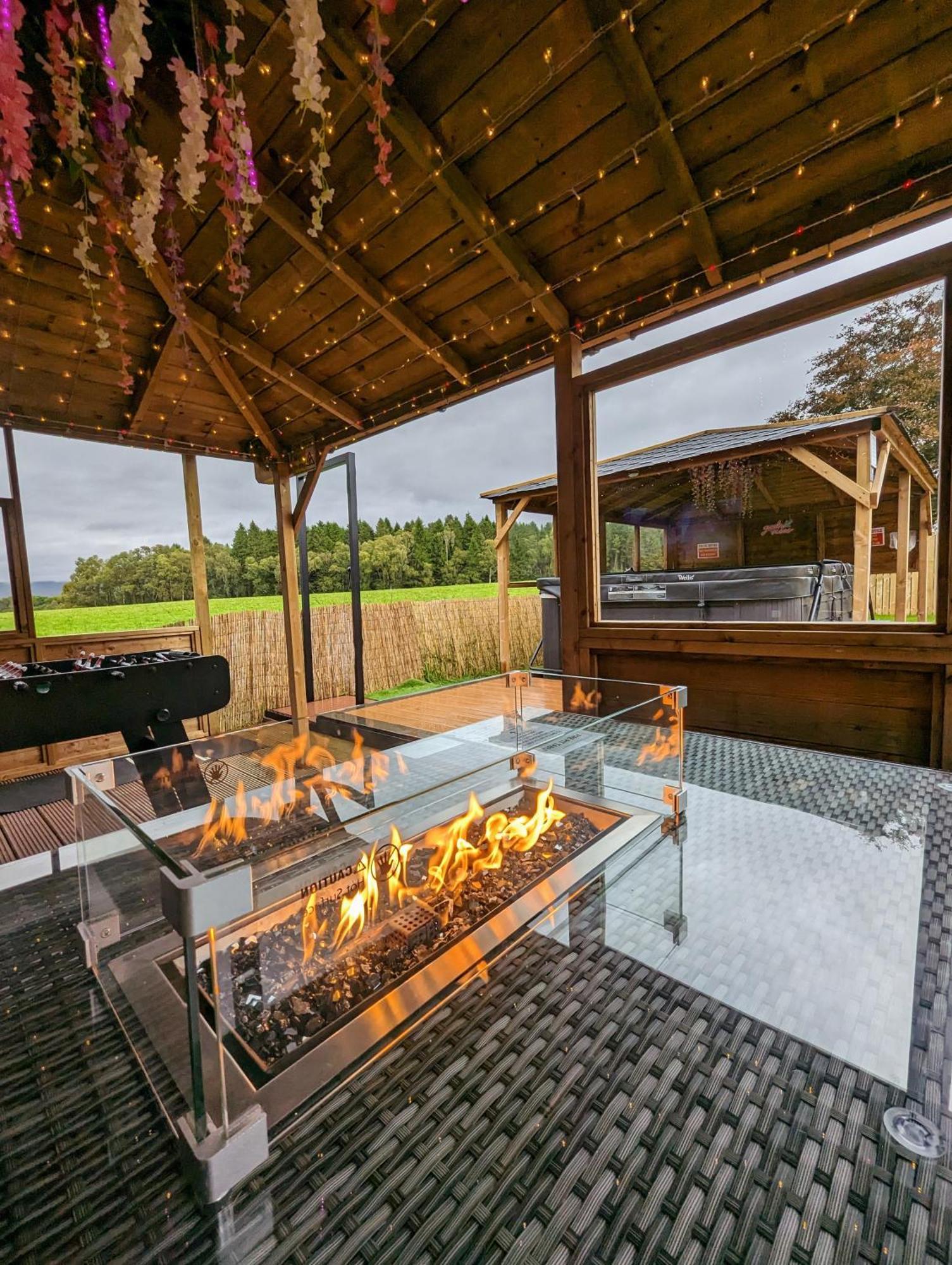 Finn Village "Mountain View Cottage" Private Garden, 9-Seater Hot Tub, Firepit & Pizza Stove Drymen Exterior foto